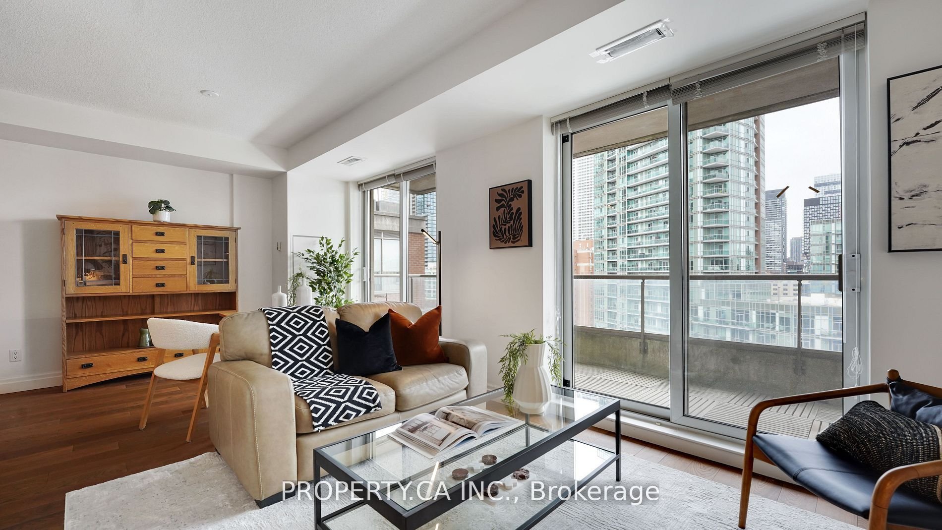 168 King St E 1212