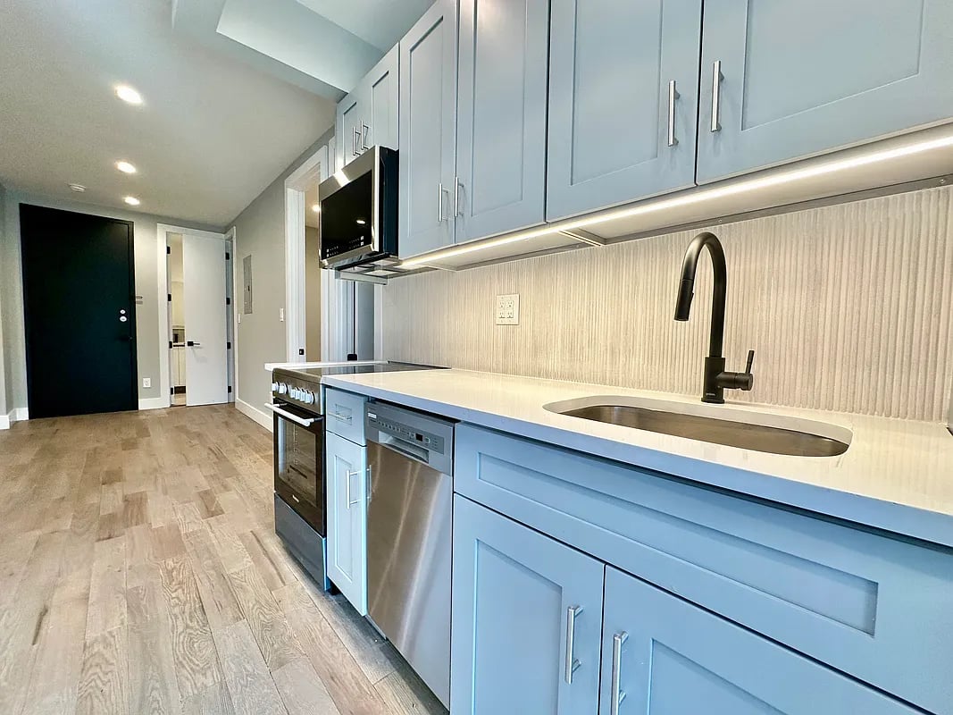 254 Melrose St 4B
