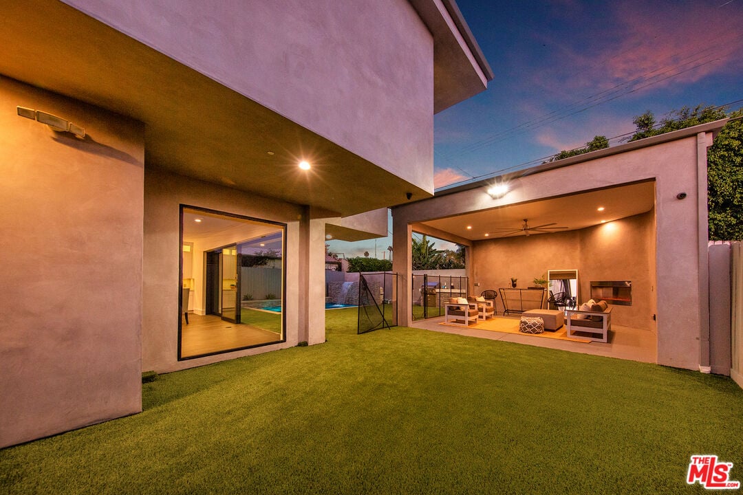 S Sherbourne Dr, 90035