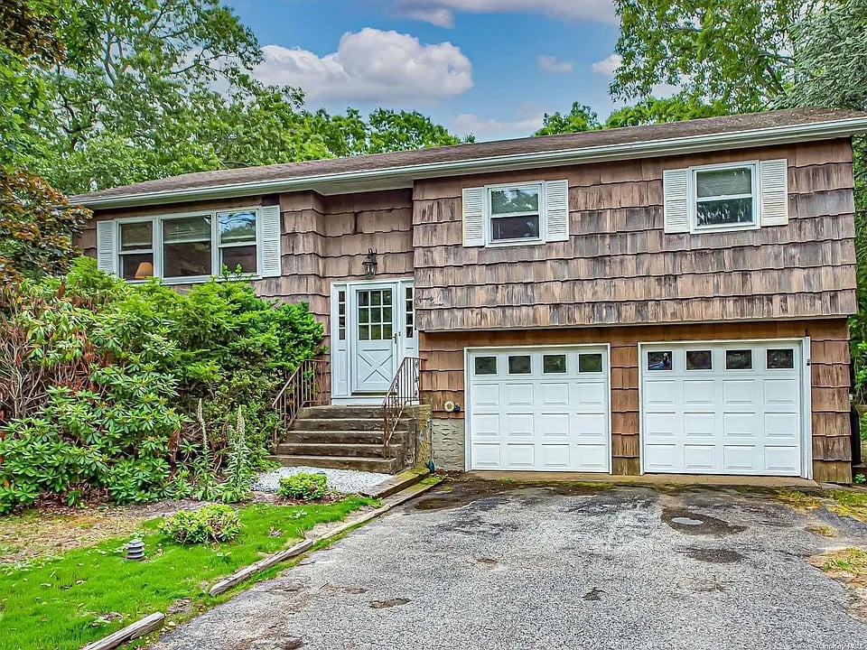 77 Squires Ave