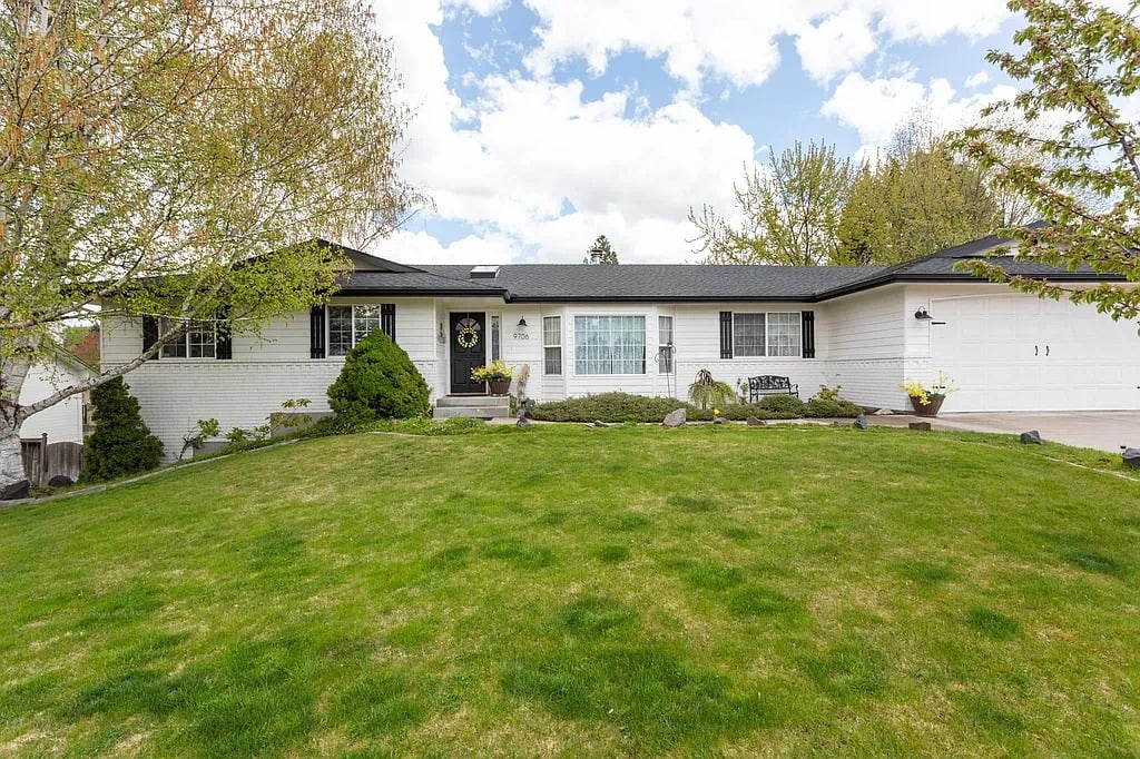 9706 N Ridgecrest Dr