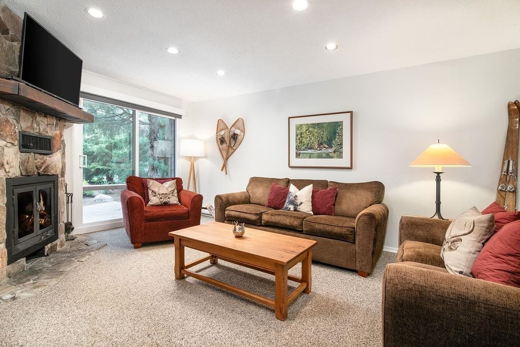 7045 Nesters Rd, #4