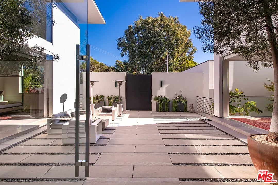 835 San Vicente Blvd