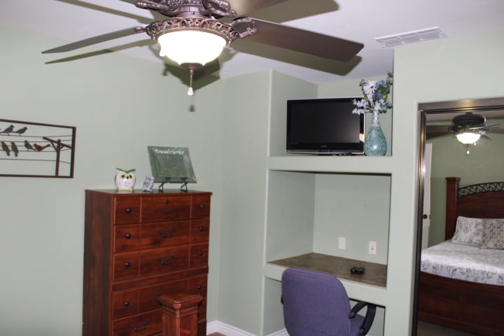 2562 Beverly Glen Dr. 