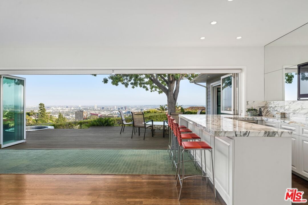 Sierra Mar Dr, 90069