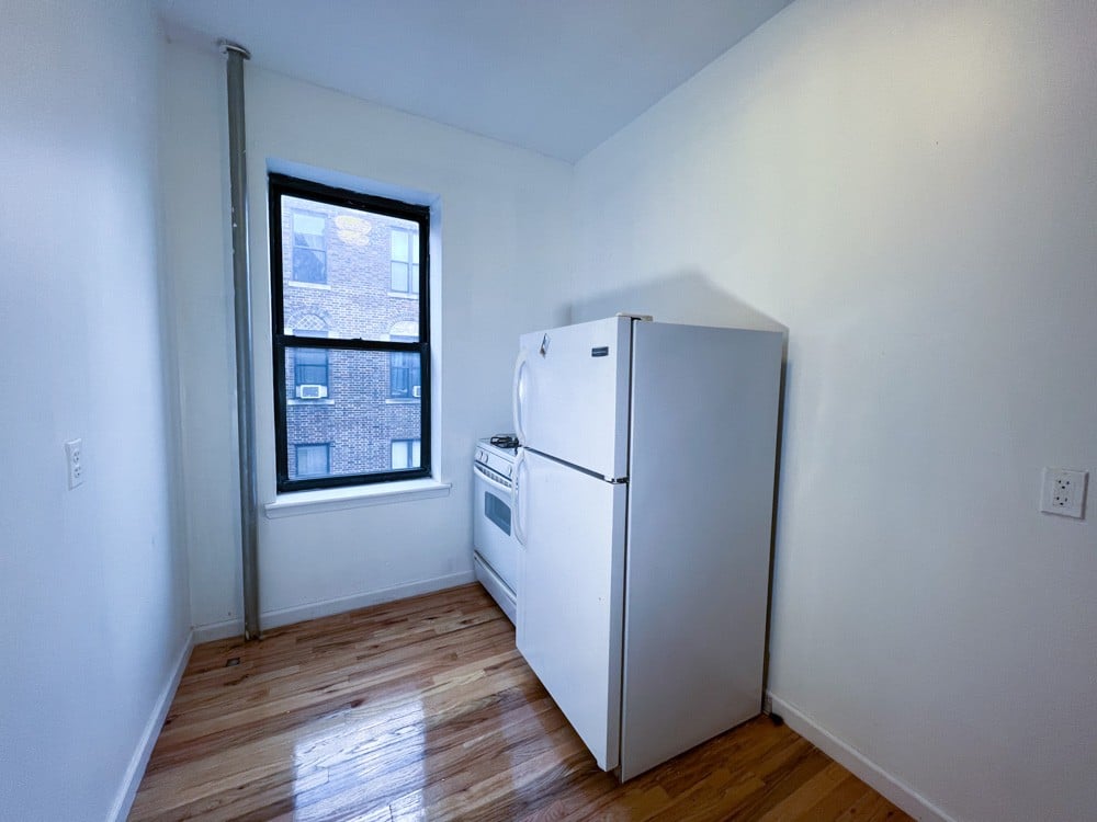 578 Ralph Avenue, #C4