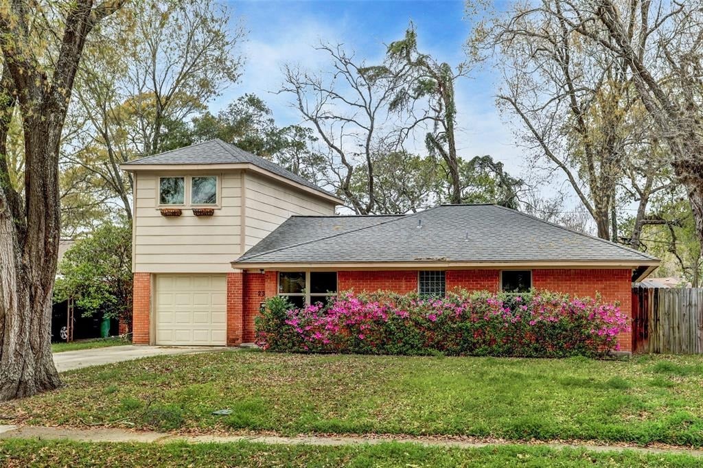 2326 Lamonte Ln
