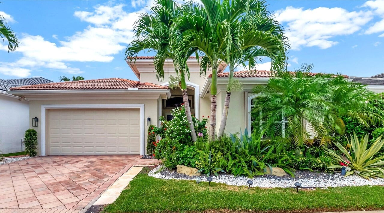 4137 NW Briarcliff Cir
