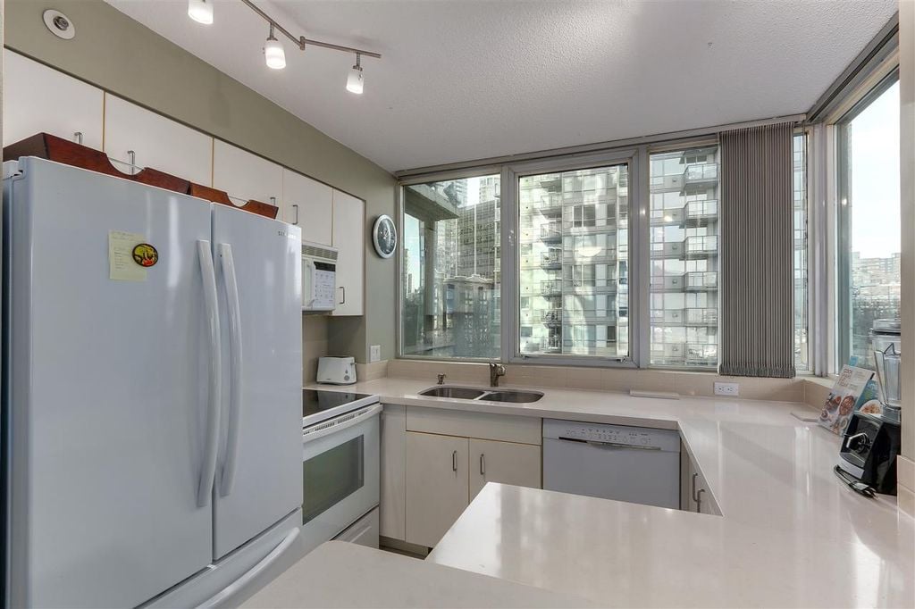 555 Jervis St, #705