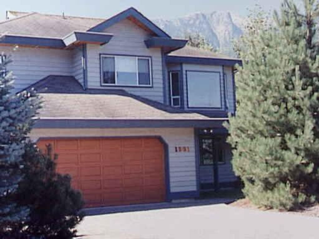 1561 Eagle Run Dr