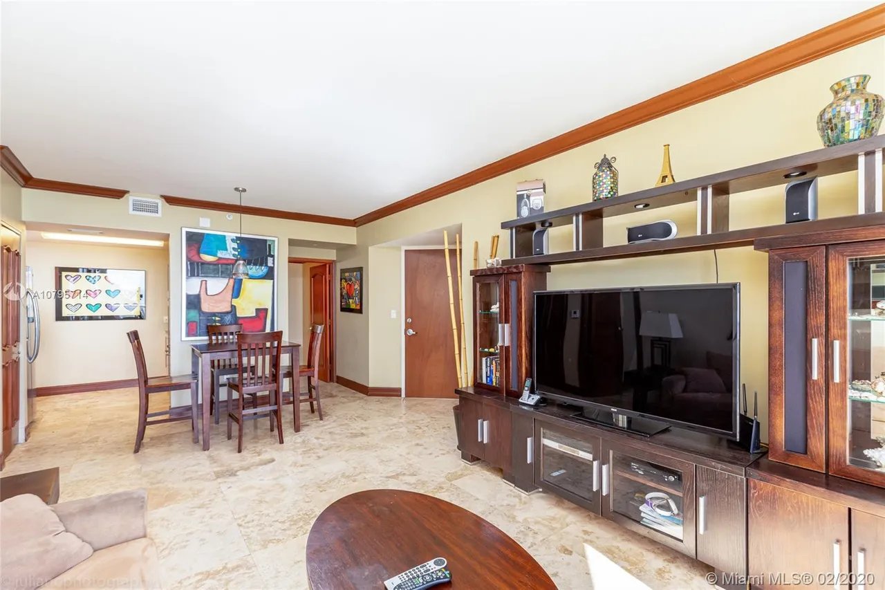 6365 Collins Ave Apt 2204