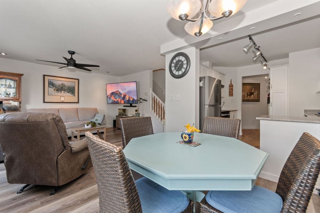 1530 Mackay Crescent, #12