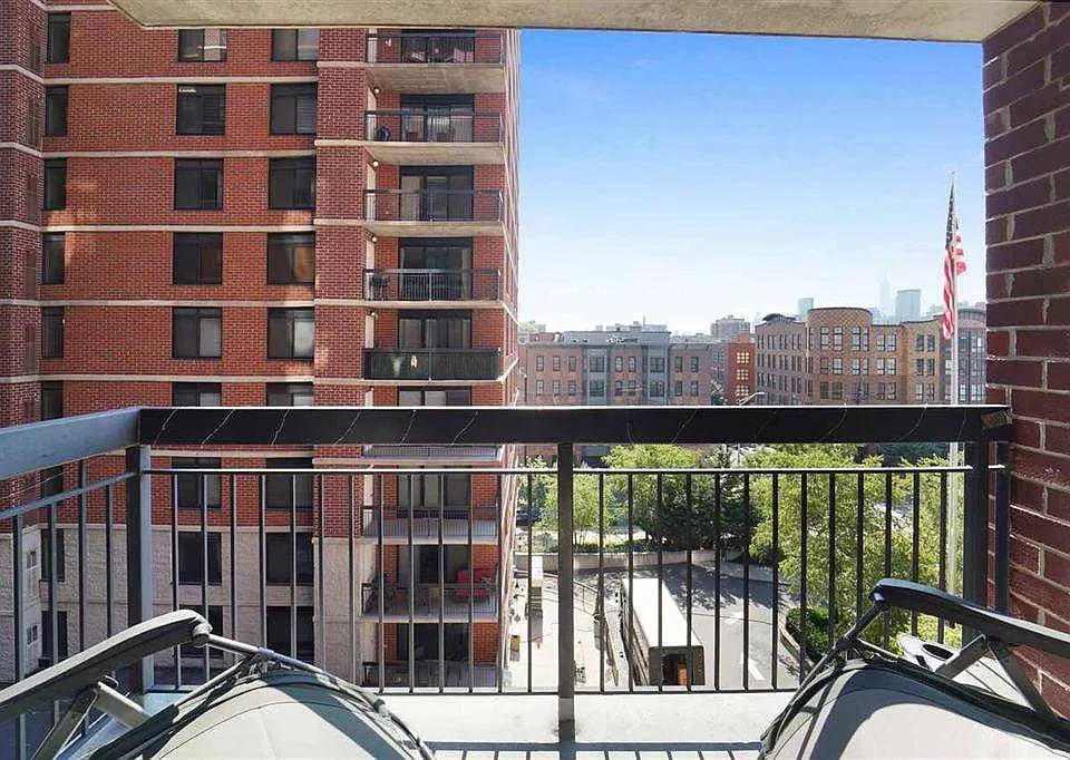 700 1st Street Unit: 6K