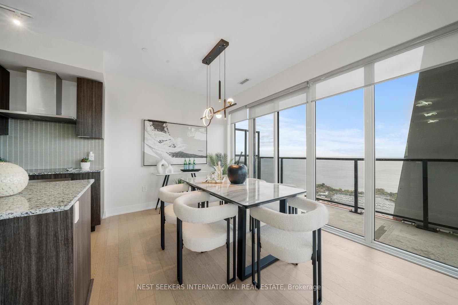 LUXURY AT SKYTOWER 