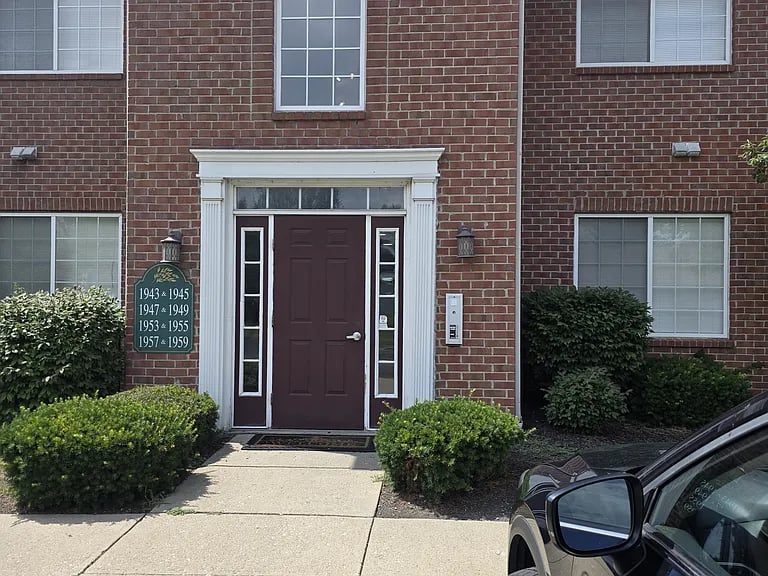 1945 Fortstone Ln #8