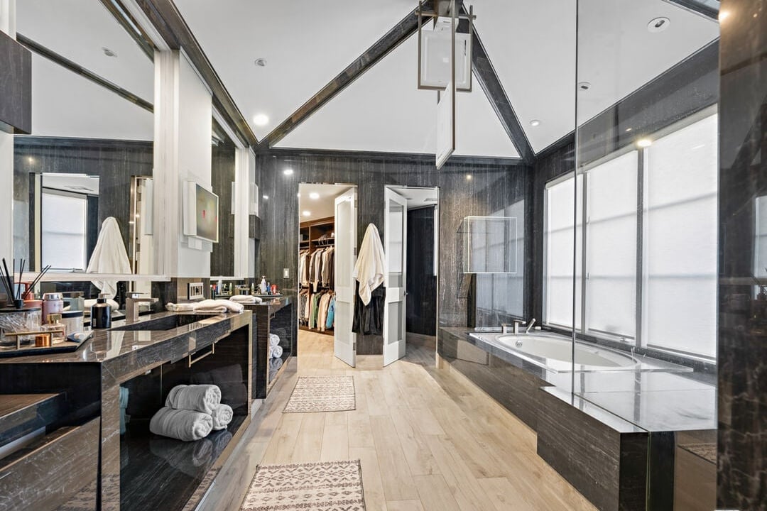 Century Woods Dr, 90067