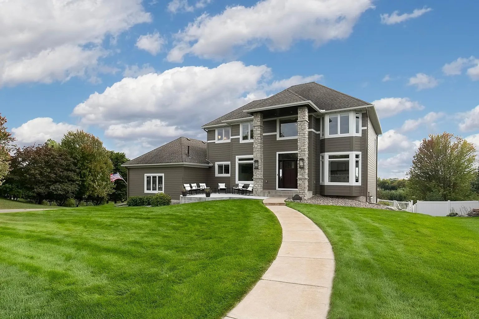 Meticulously Maintained Chanhassen 2-Story