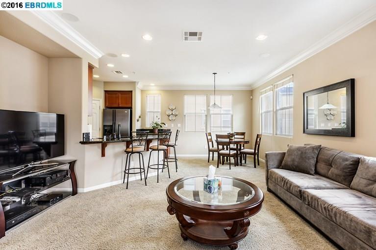 210 Summer Ln