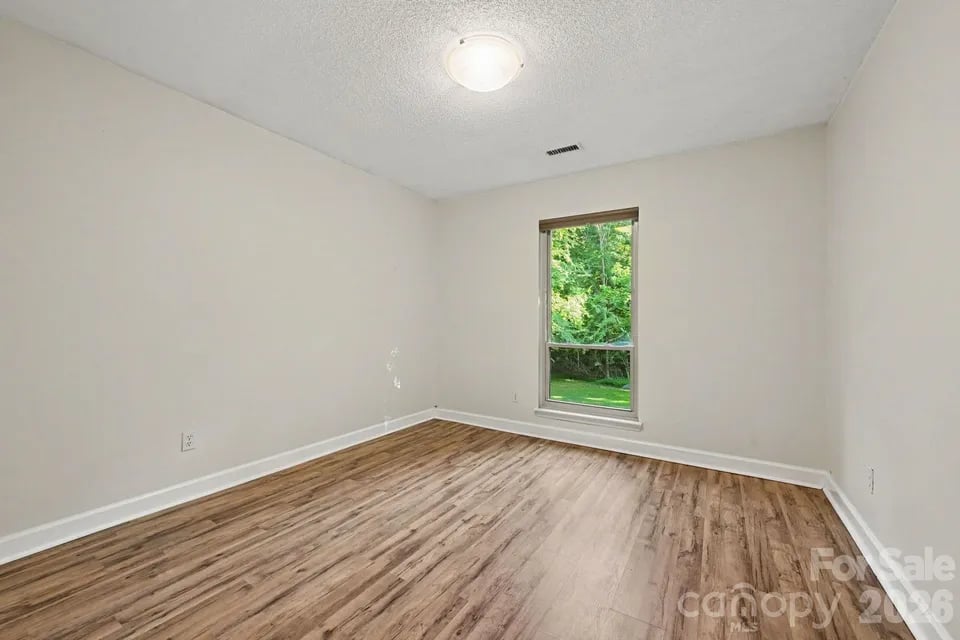 10006 Stoneleigh Lane