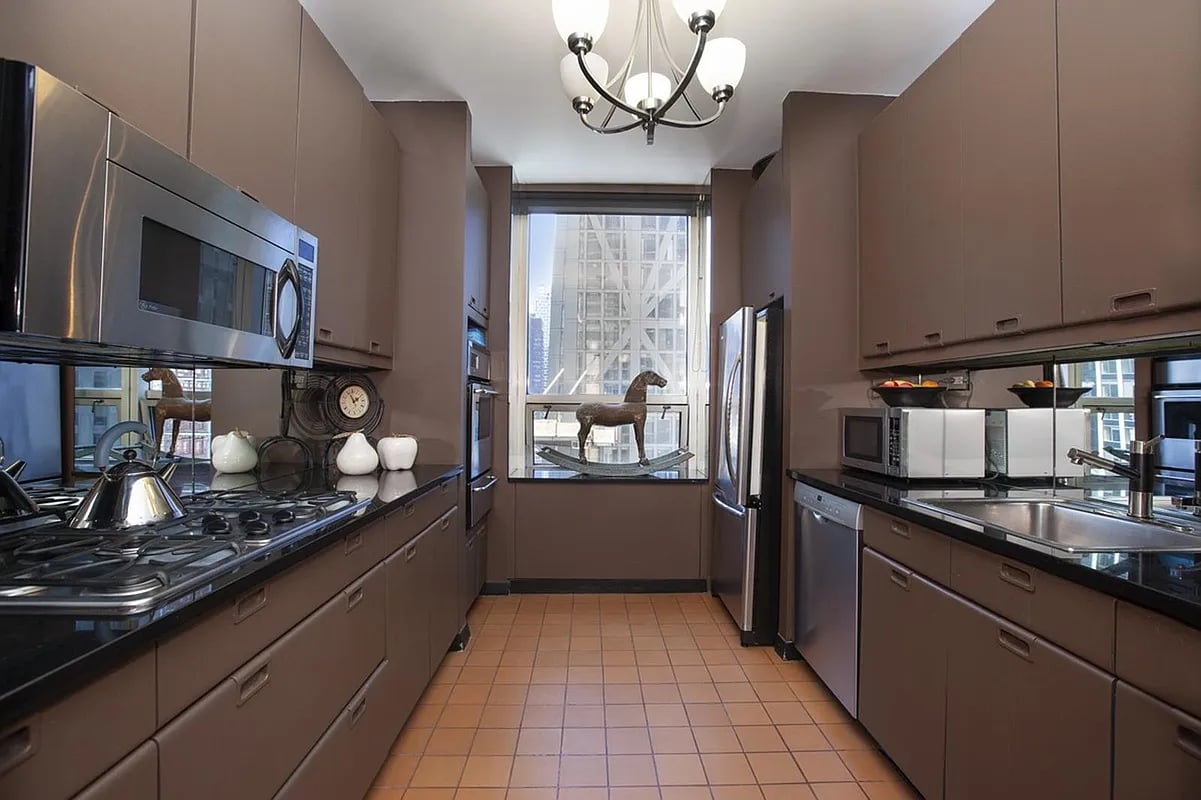 15 W 53rd St