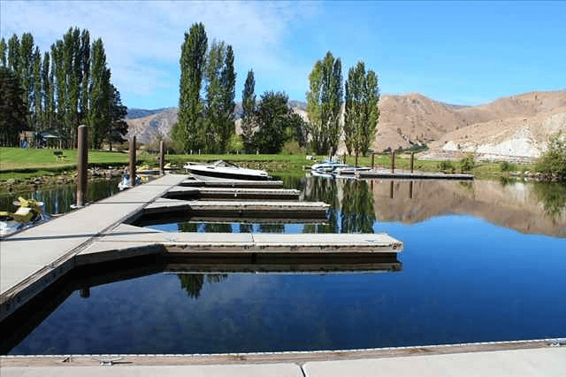 250 Lakefront Dr