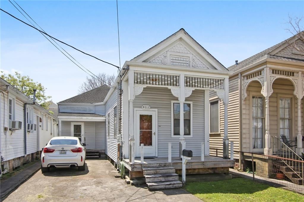 6112 Laurel St