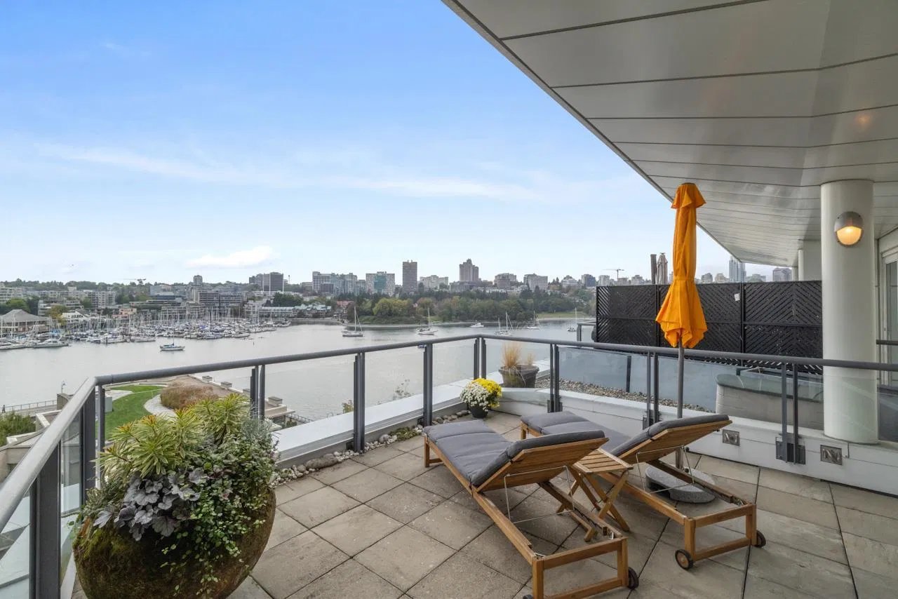 Marinaside Crescent #805