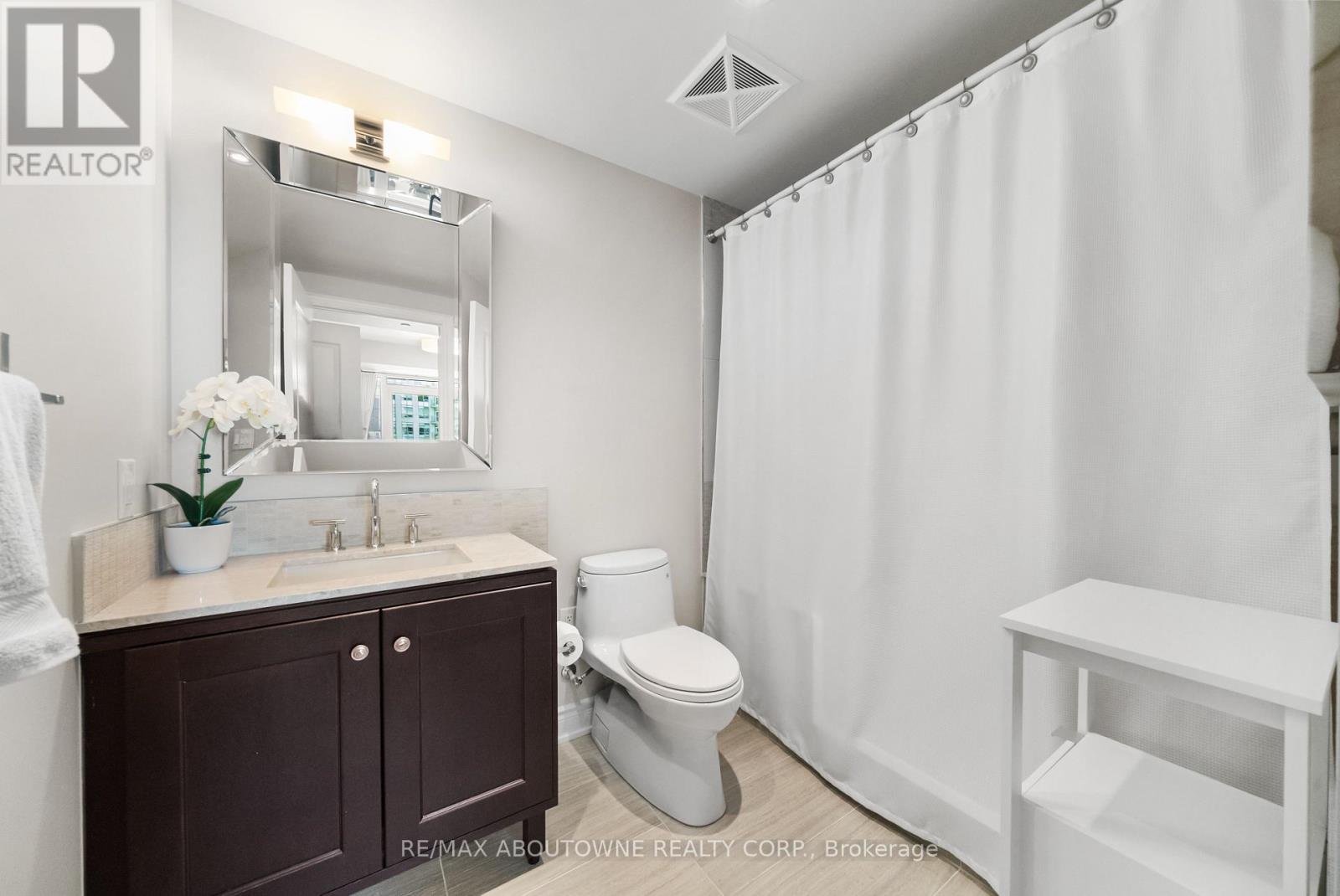 3500 Lakeshore Road W 205