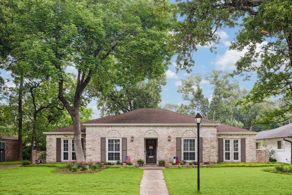 10226 Holly Springs Dr