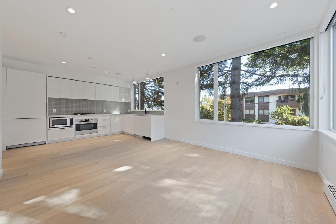 2113 Guelph St