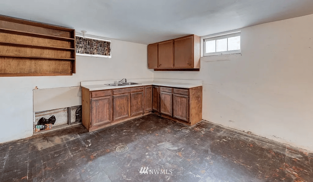 706 E Johnson Ave