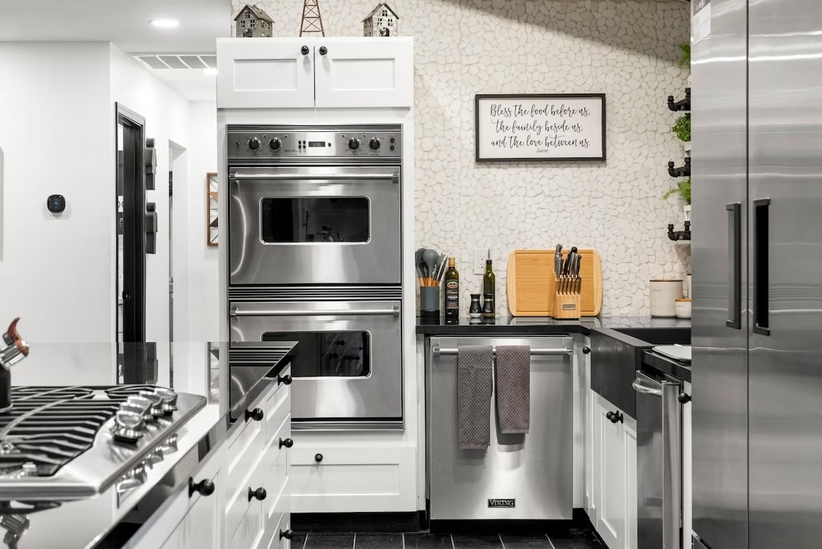 Phoenix Luxury! Pickleball | Free Heated Pool | Hot Tub