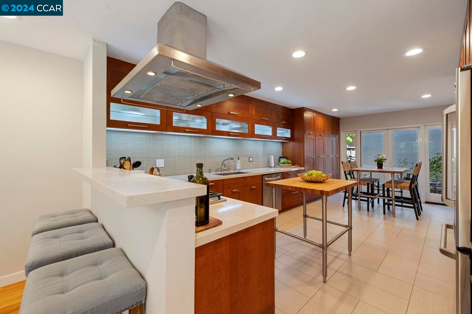 10 Doral Dr