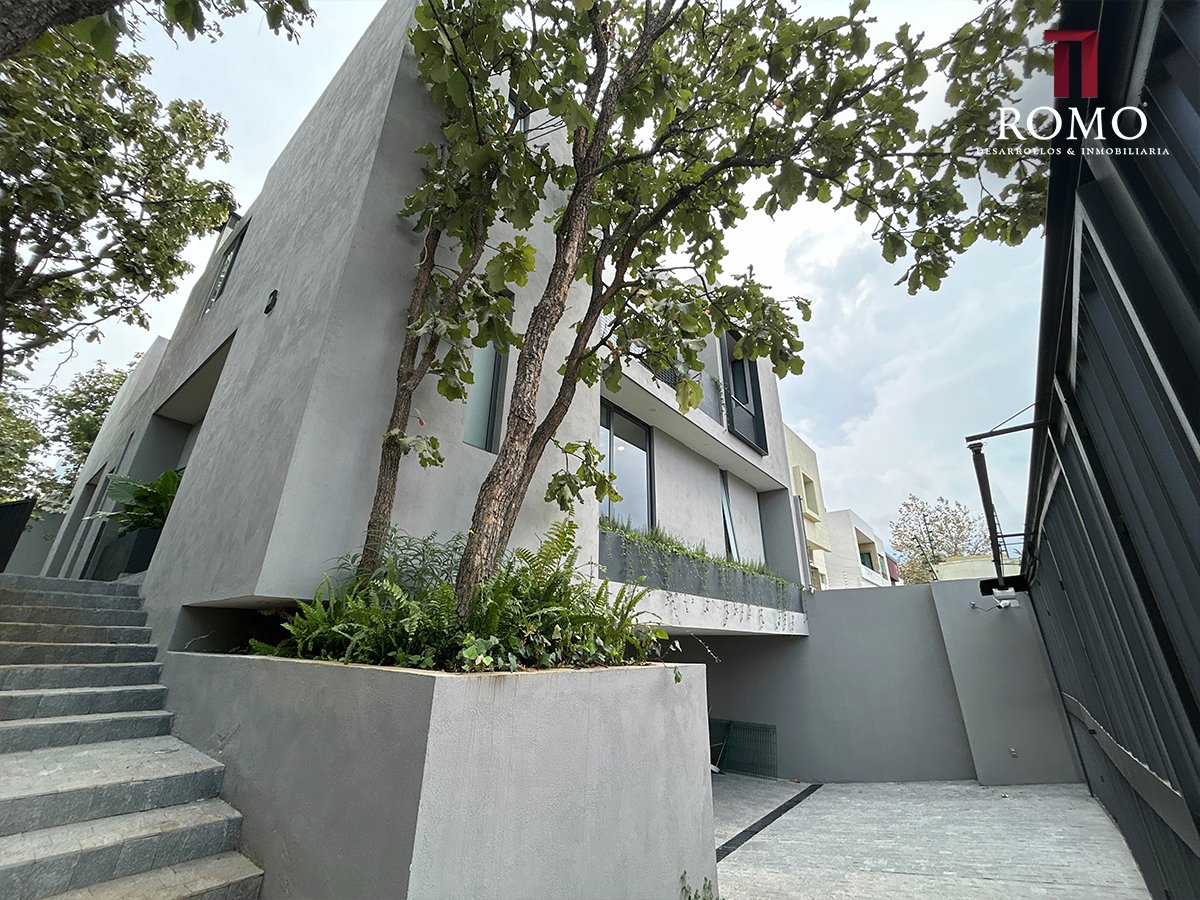 CASA CARRILLO EN VENTA EN BUGAMBILIAS $23'400,000.00 MN