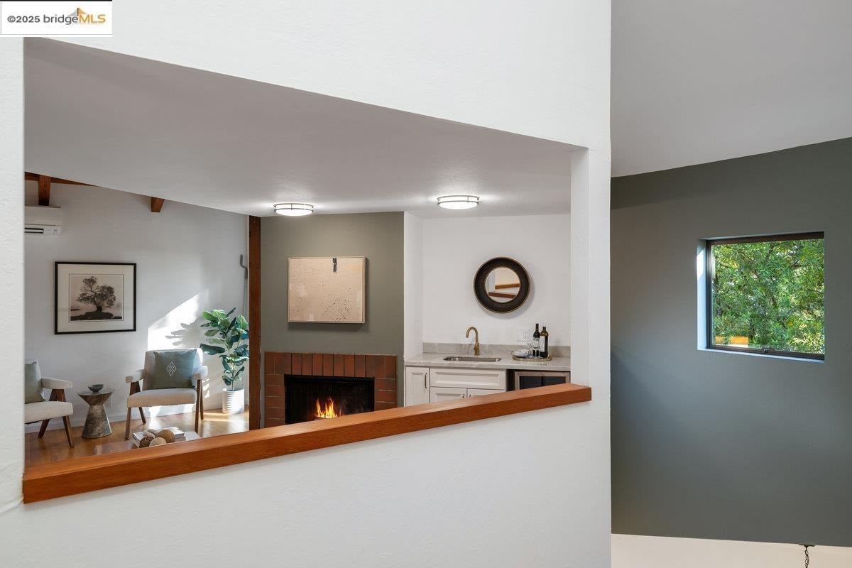 2112 Manzanita Dr