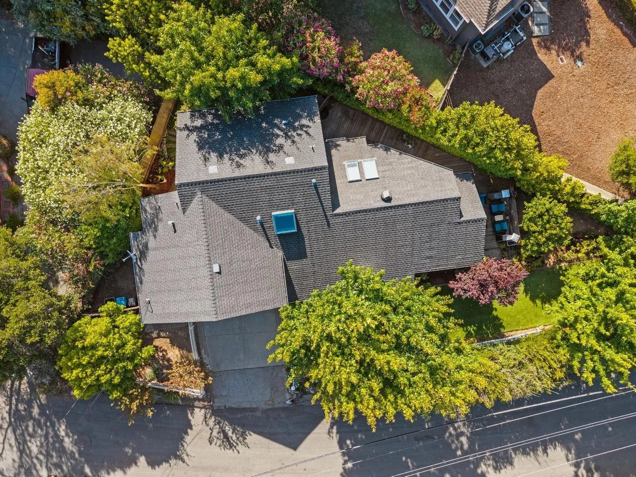 904 Lakeview WAY