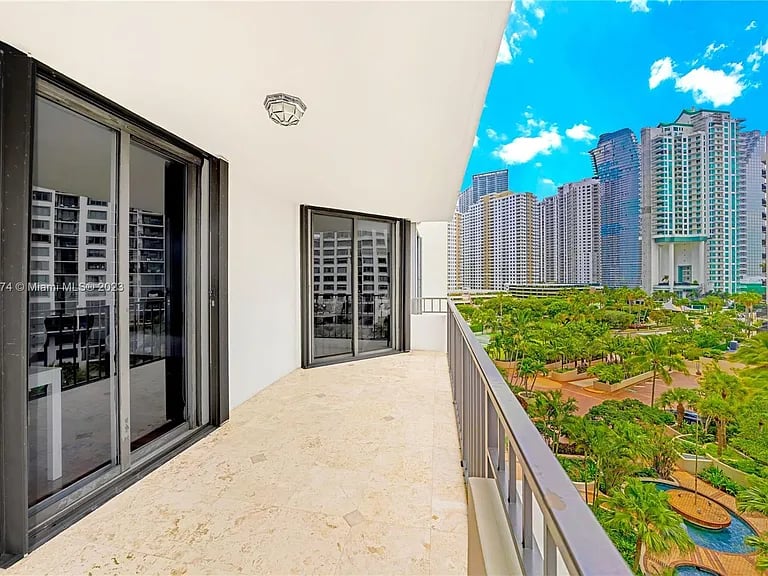 520 Brickell Key Dr #A904