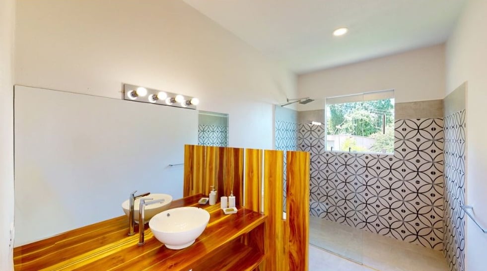 3 Bedroom House with Ocean View in Gated Community