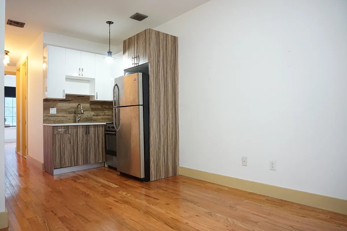 218 Boerum St 2R