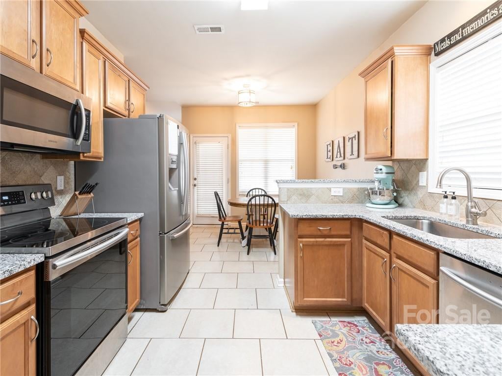 273 Notable Ln