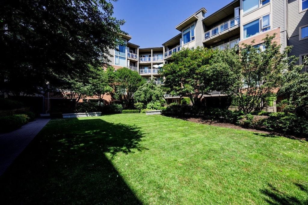 119 W 22nd St, #126