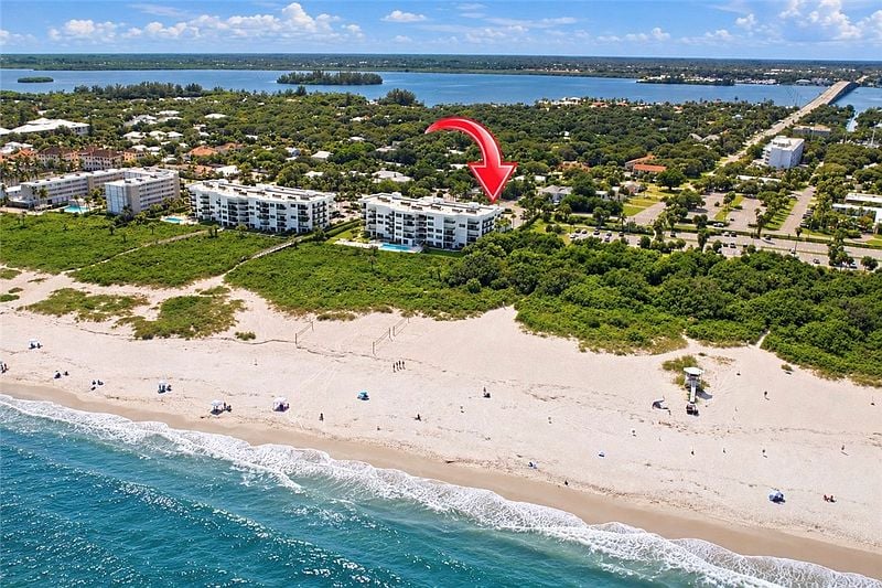 1700 Ocean Dr APT 202V