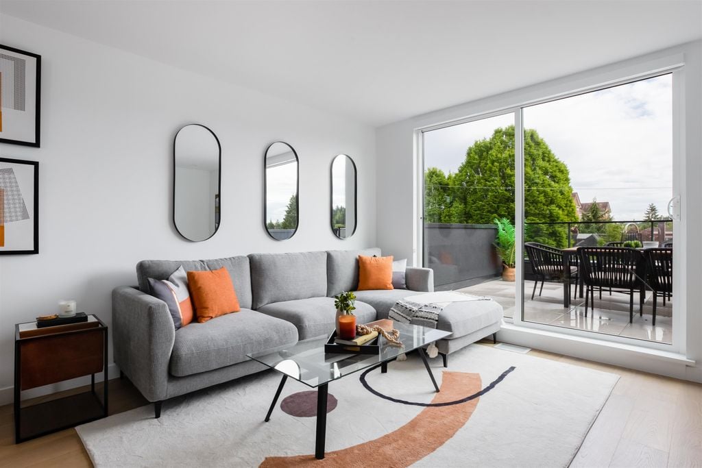90 W King Edward Ave, #211