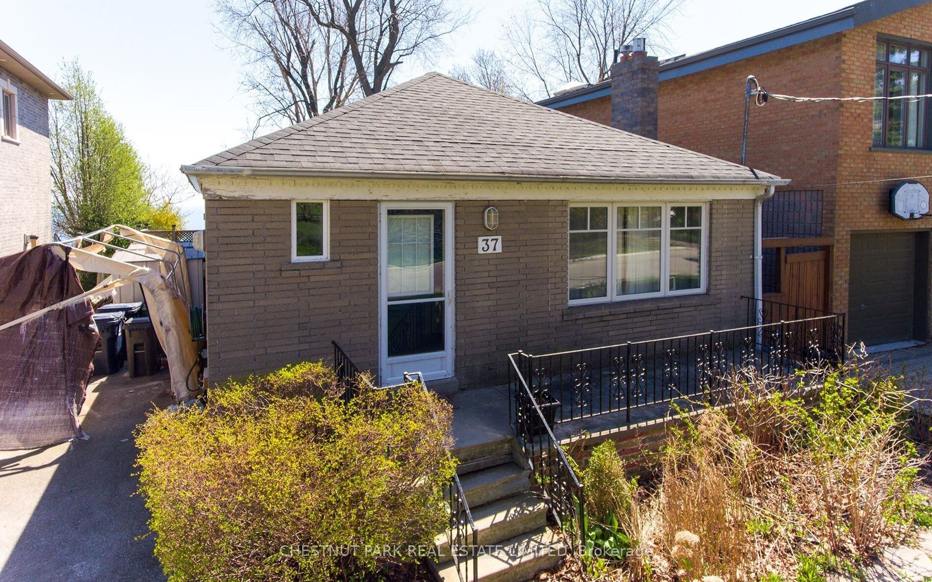 37 Broadmead Ave