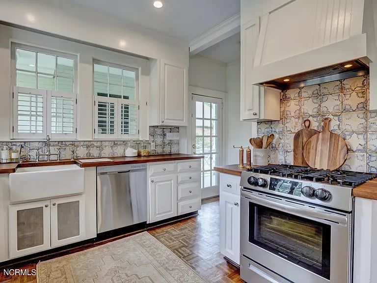 803 Colonial Dr