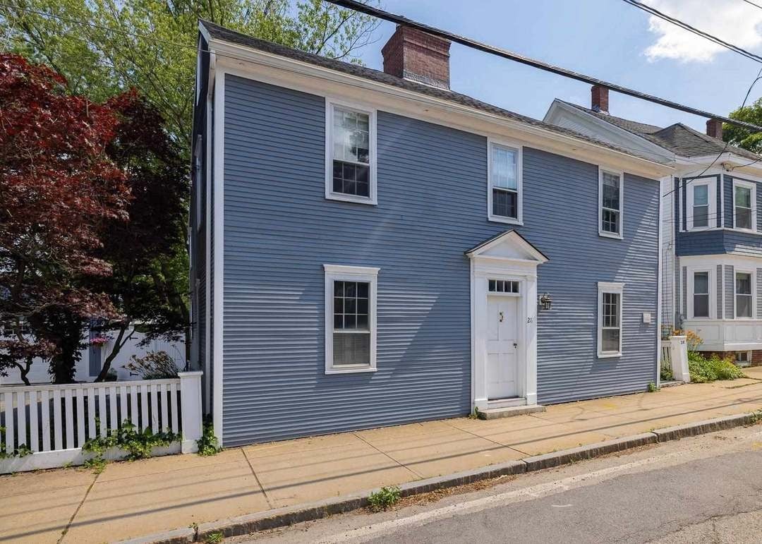 28 Dennett St