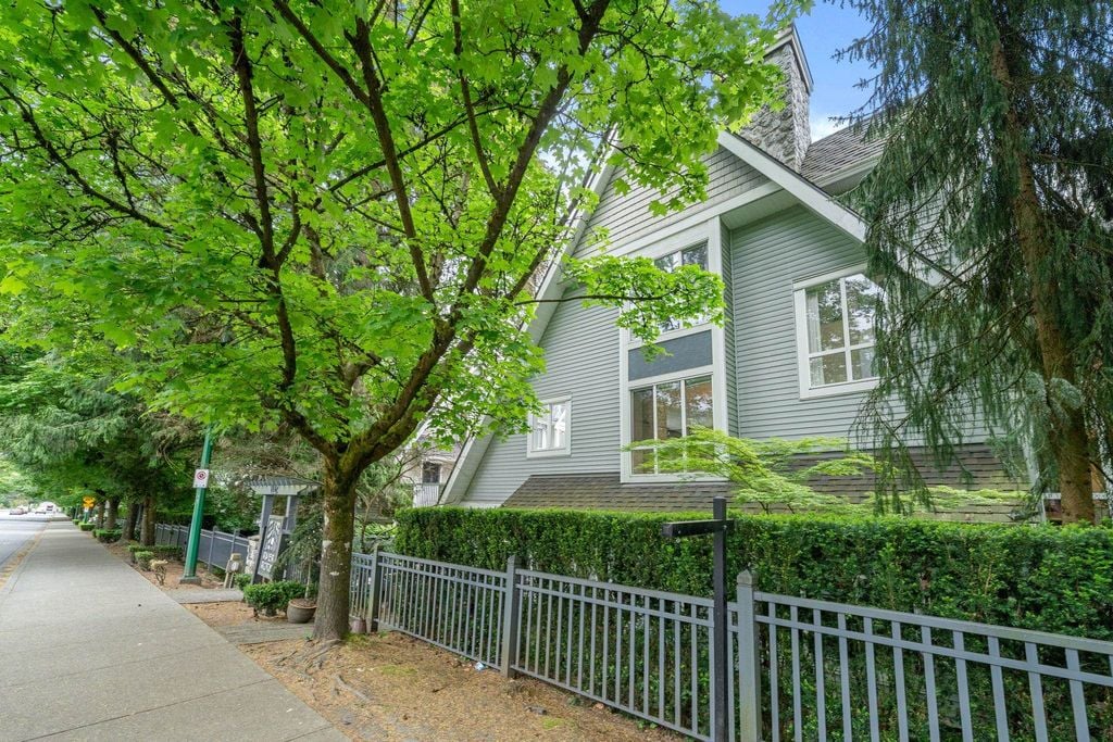 995 Lynn Valley Rd, #3