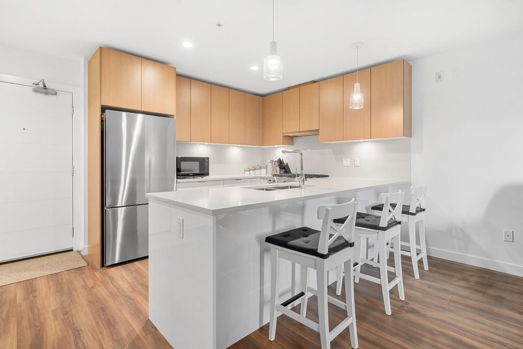108 E 8th St, #214