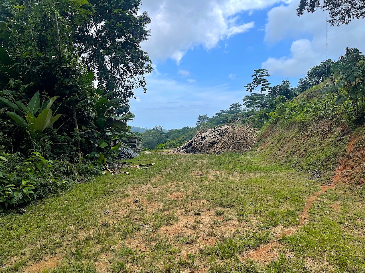 UVITA LAND WITH MULTIPLE BUILDING PADS – 25 ACRES