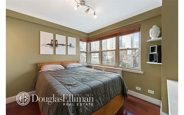 166 E 35th Street Unit: 15C